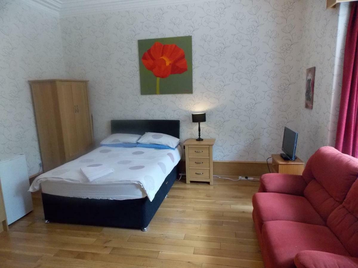 Station View Guest House Dyce Kültér fotó